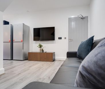 1 bedroom in a flat share to rent - Photo 3