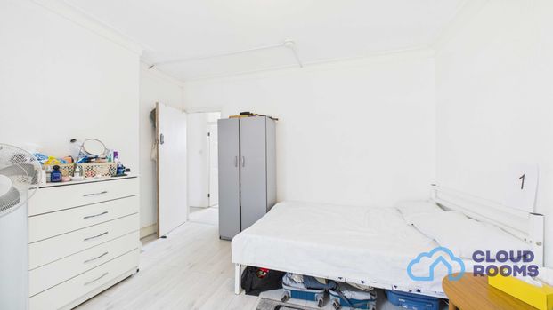 RM1 Regal Court | Enfield | London | N18 2XU - Photo 1