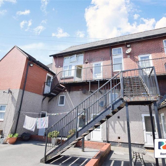 1 bedroom flat to rent - Photo 2