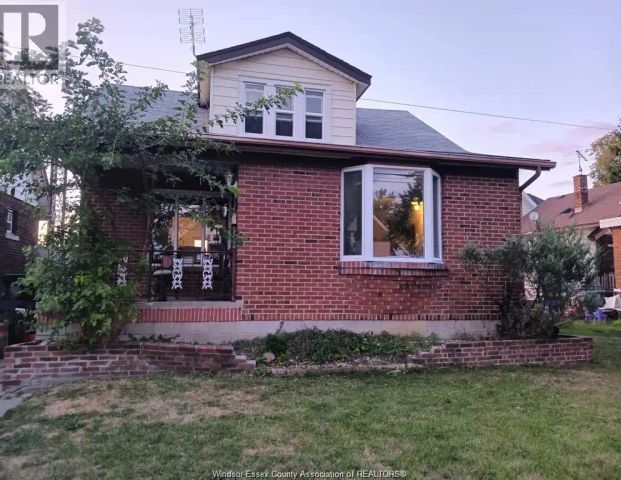 1066 SHEPHERD — 4 Bedroom - Photo 1