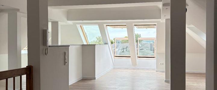 Wunderschöne Dachgeschoss-Wohnung in ruhiger und grüner Lage ab sofort zu vermieten! - Foto 1