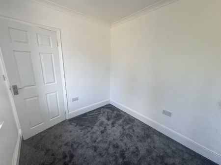 Sycamore Street, NG20, Mansfield - Photo 2