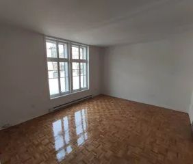 1 room apartment of 56m² in Montreal - Photo 1
