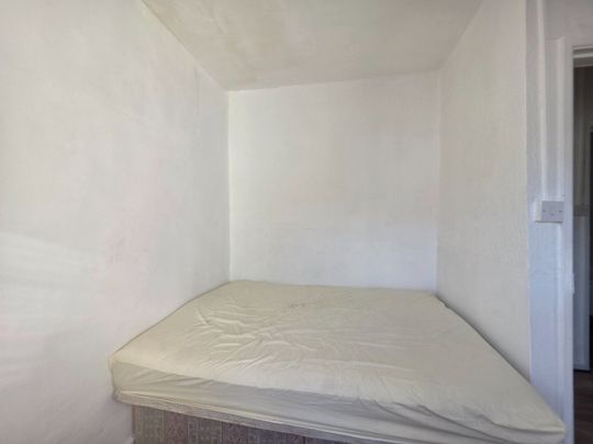 2 Bed Flat, Elmgrove Avenue, BS5 - Photo 1