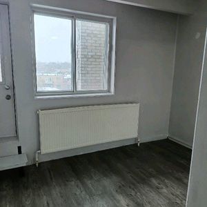 logement à louer 21/2 poêle, frigo inclus. chauffage électricité et eau chaude inclus. Pas d'animaux - Photo 2