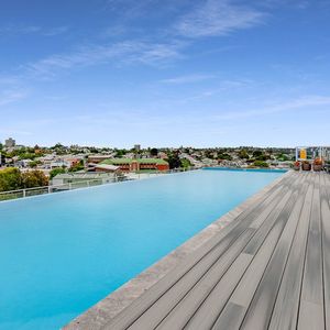 Ground floor Air-conditioned 1 Bedroom Apartment - walk to schools, bars/cafes, public transport and the Brisbane River - Photo 2