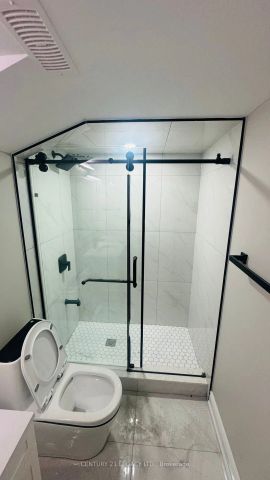 Detached Home For Lease | W9229421 - Photo 4