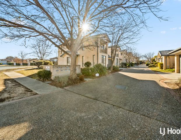 2/60 Benaroon Circuit, Amaroo ACT, Belconnen - Photo 1