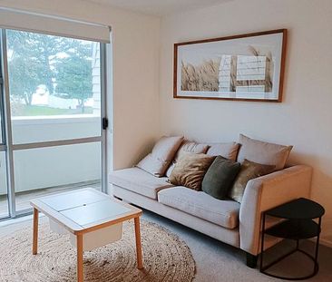 Modern Beachside Townhouse – Fully Furnished - Photo 3