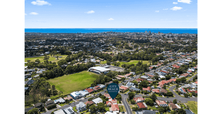 Large Four Bedroom Family Home! - Photo 4