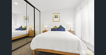 Spaciously Charming - Photo 5