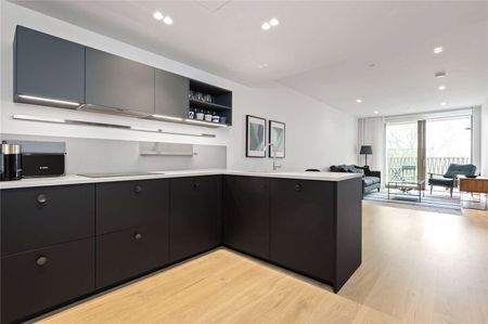 Luxurious two bedroom flat in the highly regarded Barts Square. - Photo 2