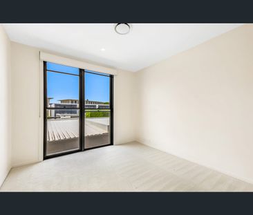 26 Theatre Drive, Benowa, Qld 4217 - Photo 1