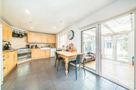 4 bedroom terraced house to rent - Photo 5