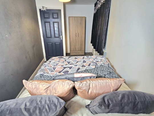 5 bedroom house of multiple occupation to rent - Photo 1