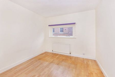 A recently redecorated throughout 1 bedroom apartment located in the heart of York City Centre. - Photo 3