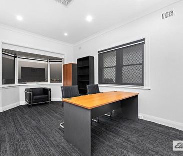 Spacious 5-Bedroom Home in the Heart of Wollongong CBD - Photo 4