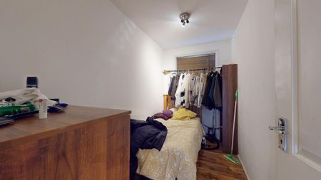 4 bedroom flat to rent - Photo 2