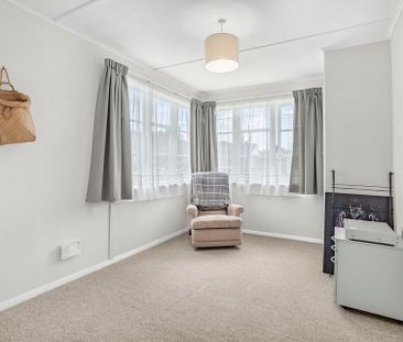 Charming 2 - Bedroom with Home Office - Photo 4