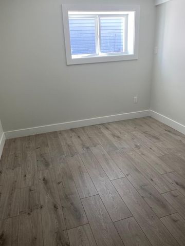 Ground Floor South Meridian Neighborhood 2 Bedrooms/1 Bathroom - Photo 2