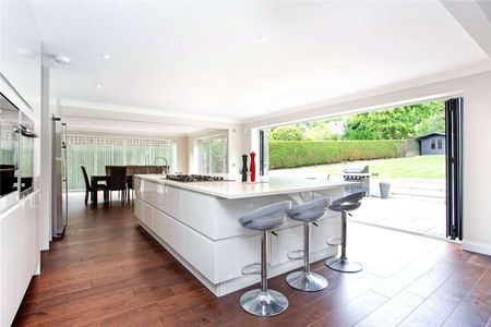 Beautiful family home in a sought after area of Virginia Water - Photo 2