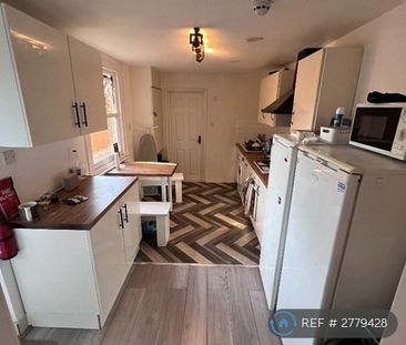 1 bedroom in a house share to rent - Photo 4