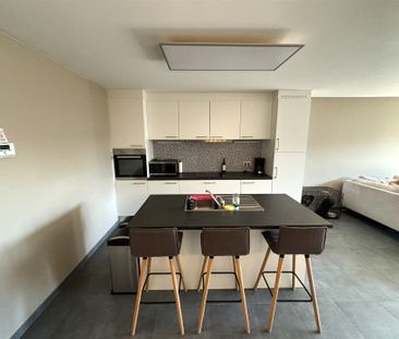 Gelijkvloers appartement met 2 slaapkamers en terras. - Photo 1