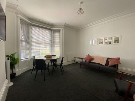 1 bedroom in a house share to rent - Photo 4
