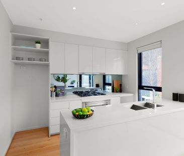 9/10 Emily Street, Carnegie VIC 3163 - Townhouse For Rent | Domain - Photo 6