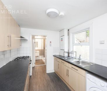 4 bedroom terraced house to rent - Photo 3