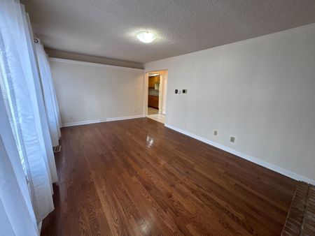 For Lease - 114 Browning Trail, Barrie, Ontario - Photo 4