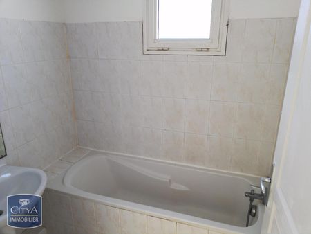 Location Appartement 2 pièces 38m² ST PIERRE 97410 - Photo 2