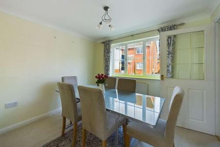 Balmoral Close, Attleborough, NR17 - Photo 2