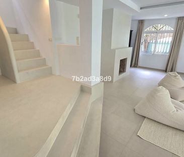 Detached Villa in Elviria - Photo 1