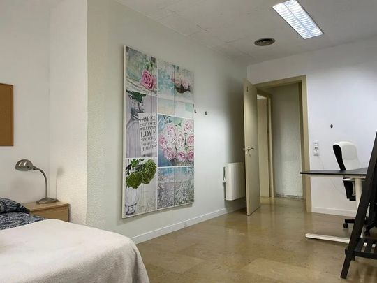 Carrer de Mallorca, Barcelona, Catalonia - Photo 1