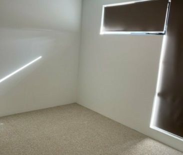 Stunning 4 Bedroom 2 Bathroom Home - Photo 5