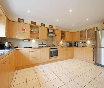 Bingham Close, Cirencester, GL7 - Photo 4