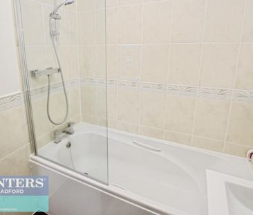 2 bedroom Flat To Let - Photo 2