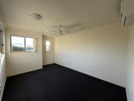 3 Bedroom, Air Conditioned Duplex with yard - Photo 2