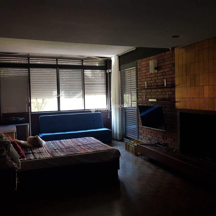 Casa com 3 quartos e 280m² para alugar em Cristal, Porto Alegre. - Foto 1