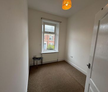 3 bedroom flat to rent - Photo 2
