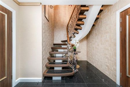 3 bedroom penthouse to rent - Photo 3