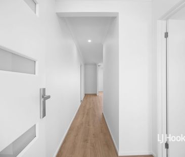 Brand-New Contemporary Living in the Heart of Fraser Rise! APPLICAT... - Photo 5