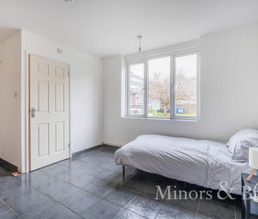 1 bedroom in a house share to rent - Photo 2