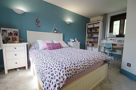 5 bedroom detached house to rent - Photo 4