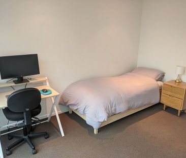 Chic 2BR Te Aro Haven w/ Balcony! - Photo 2