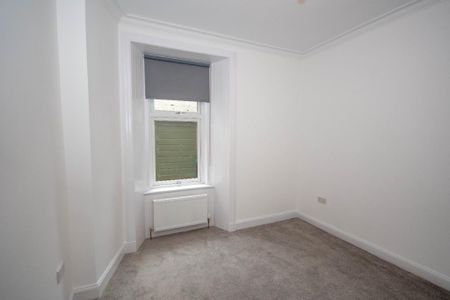 3 bedroom flat to rent - Photo 3