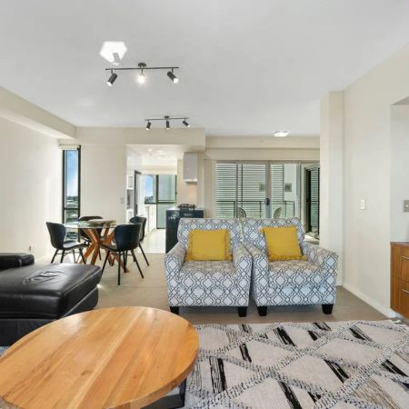 Fully Furnished Luxury Apartment with Spectacular Bay Views! - Photo 2