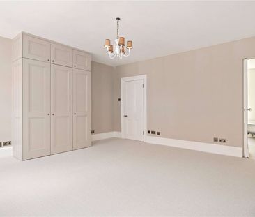 A grade II listed, Georgian townhouse situated on one of the most d... - Photo 4