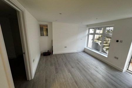 8 Thornhill Road, Croydon - Photo 3